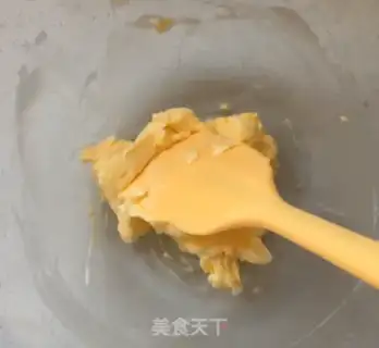 Make Wine and fruit and dry pound cake step 0