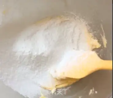 Make Wine and fruit and dry pound cake step 1