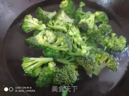Make Shrimp with broccoli step 1