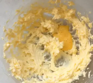 Make Wine and fruit and dry pound cake step 3