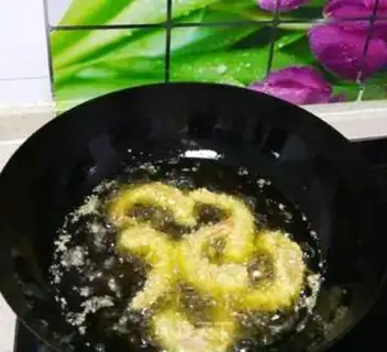 Make Wine and fruit and dry pound cake step 5