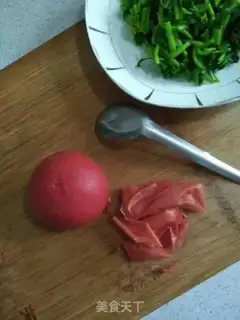 Make Tomato heart fried eggs step 5