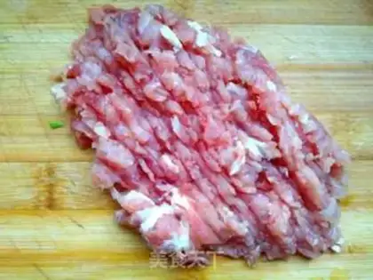 Make Frozen pork noodles step 1