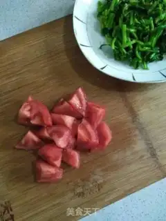 Make Tomato heart fried eggs step 6