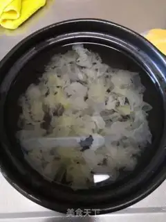 Make Silver melon soup step 1