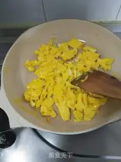 Make Tomato heart fried eggs step 9