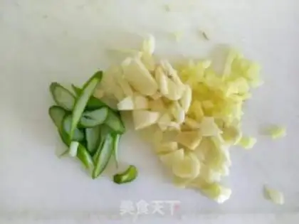 Make Mule cucumber tofu step 1