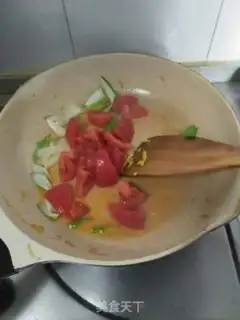 Make Tomato heart fried eggs step 11