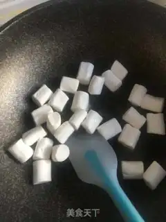 Make Cow Rolling Sugar step 2