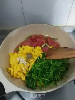 Make Tomato heart fried eggs step 12