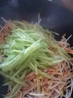 Make The green bean sprouts step 4