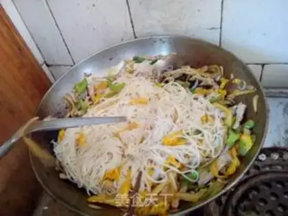 Make Pillard pork noodles step 6