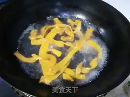 Make Spinach egg pumpkin noodles step 3