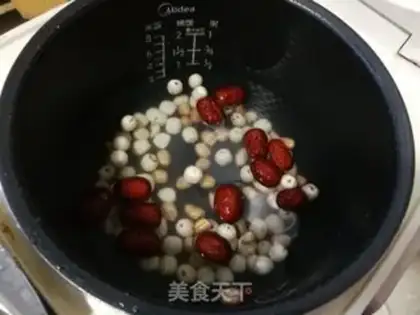Make Peanut lotus soup step 2