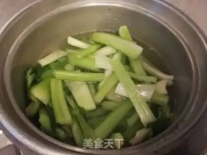 Make CELERY XO FRIED TAPE step 2