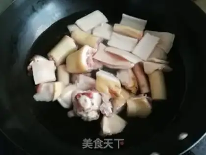 Make The fragrance pigtail step 1