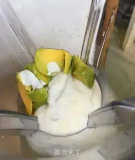 Make Mango milkshake step 4