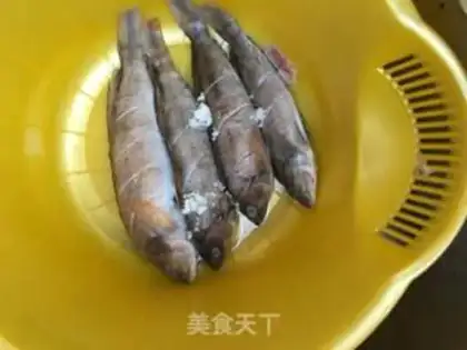 Make Pineapple for six-line fish step 1