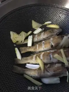 Make Pineapple for six-line fish step 6
