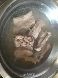 Make To the sprouts of wet beans step 1