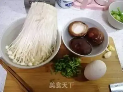 Make Golden mushroom fried eggs step 0