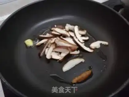 Make Golden mushroom fried eggs step 3