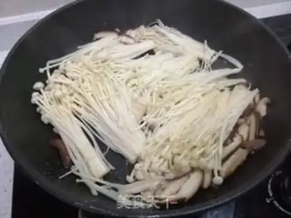 Make Golden mushroom fried eggs step 4