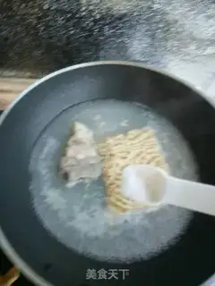 Make Seafood steak soup noodles step 8