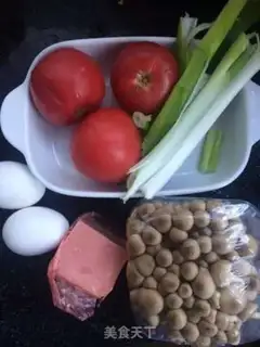 Make Crab mushroom tomato soup step 0