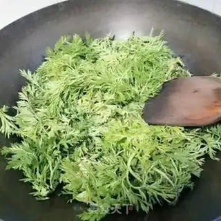 Make Fried carrot leaves step 3