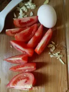 Make Egg and tomato soup step 0