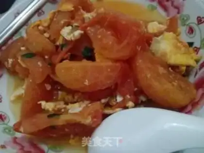 Make Egg and tomato soup step 1