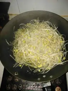 Make The green bean sprouts step 6