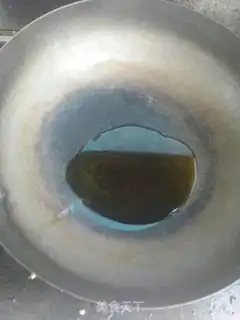 Make Yangzhou fried rice step 1