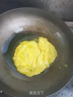 Make Yangzhou fried rice step 2