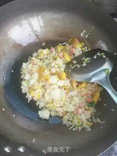 Make Yangzhou fried rice step 5