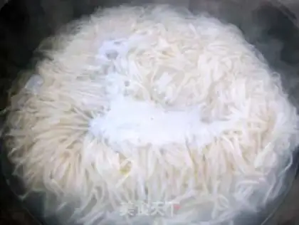 Make Shrimp roller noodles step 1