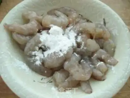 Make Cashew shrimp step 1