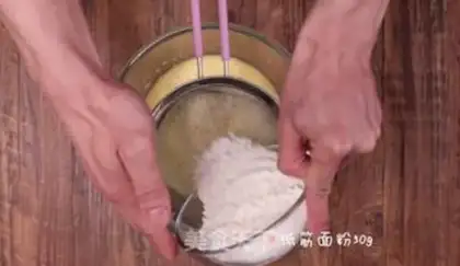 Make Strawberry cake step 2