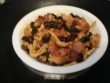 Make Wine-red dates, mushrooms steam chicken step 2