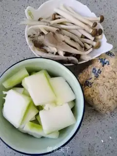 Make Tombo fungus, shrimp soup step 0