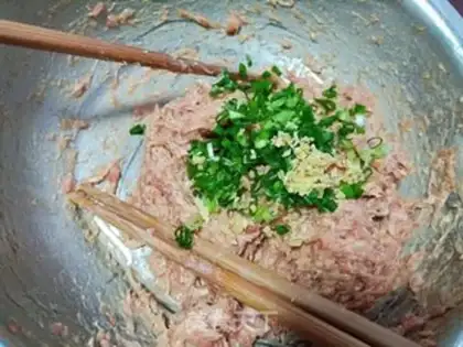 Make Fresh meat is full of soup step 2