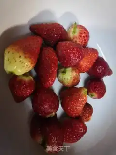 Make Strawberry juice step 1