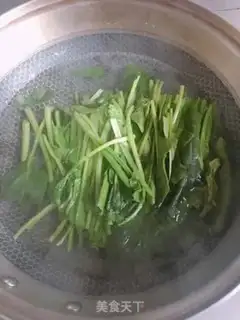 Make Pine food, egg noodles step 0