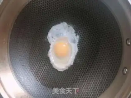 Make Pine food, egg noodles step 1