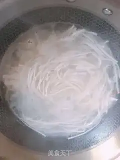 Make Pine food, egg noodles step 2