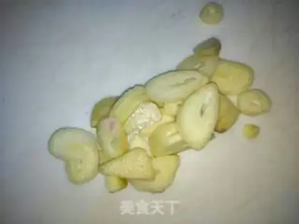 Make Garlic sauce and fried eggs step 1