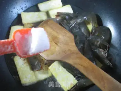 Make Old tofu burns shrimp step 7
