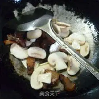Make Garlic pork for mushrooms step 9