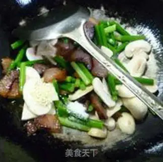 Make Garlic pork for mushrooms step 11